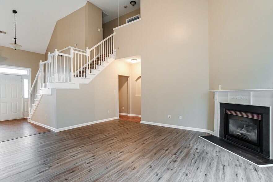 Building Photo - 10041 Brawley Ln