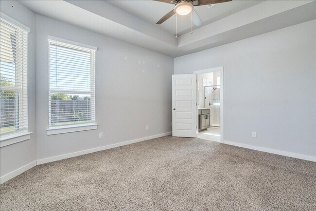 Building Photo - Amazing home ready to move in!