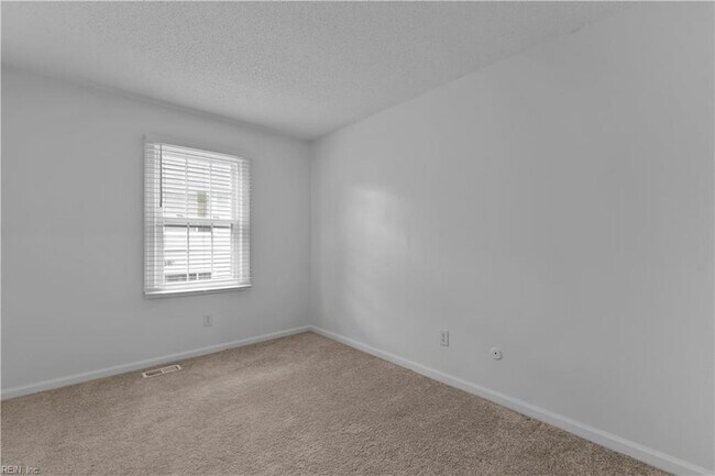 Building Photo - 570 Tenbee Ln