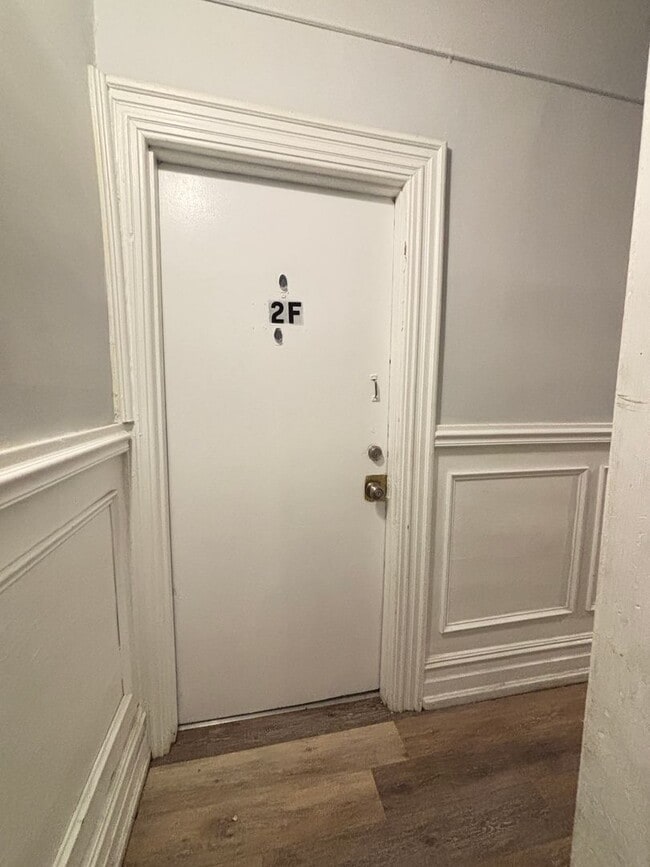 Building Photo - 620 W Chew St