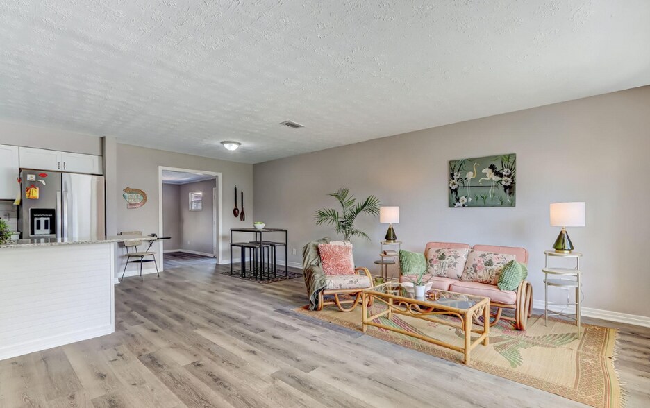 Building Photo - 7124 Hielo Dr