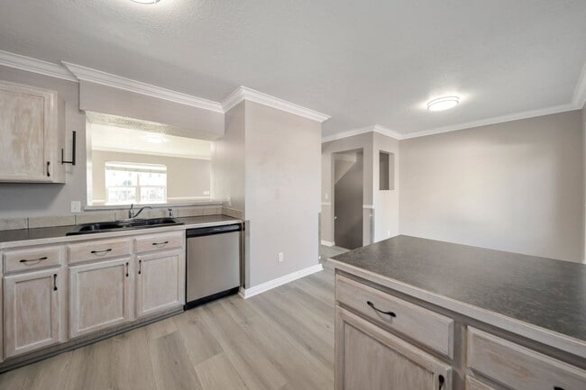 Building Photo - Modern 3 Bed, 3 Bath Home with Central Air...