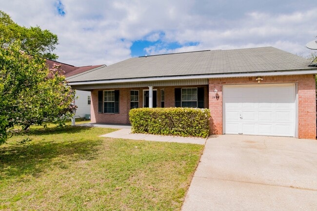 Primary Photo - 3 bed 2 bath home off Creighton Rd