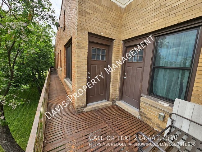 Building Photo - 1615 S Ervay St