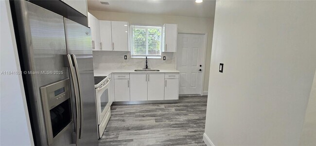 Building Photo - 9805 Marlin Rd
