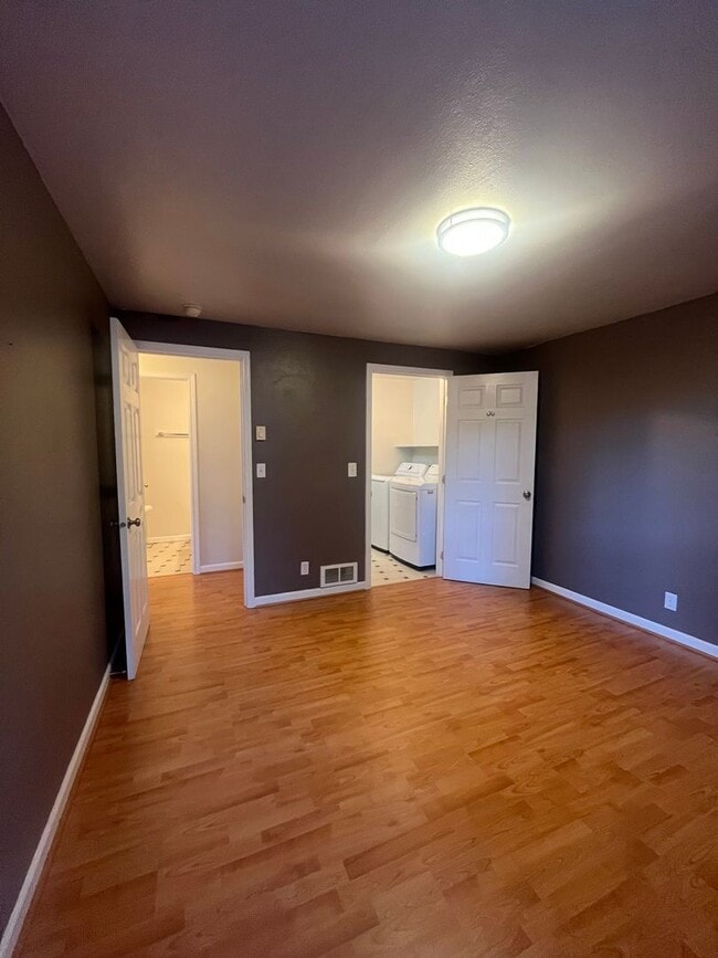 Building Photo - 2-Bedroom 2-Bathroom Condo in the Trees!!!!