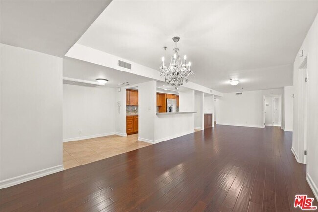 Building Photo - 10660 Wilshire Blvd