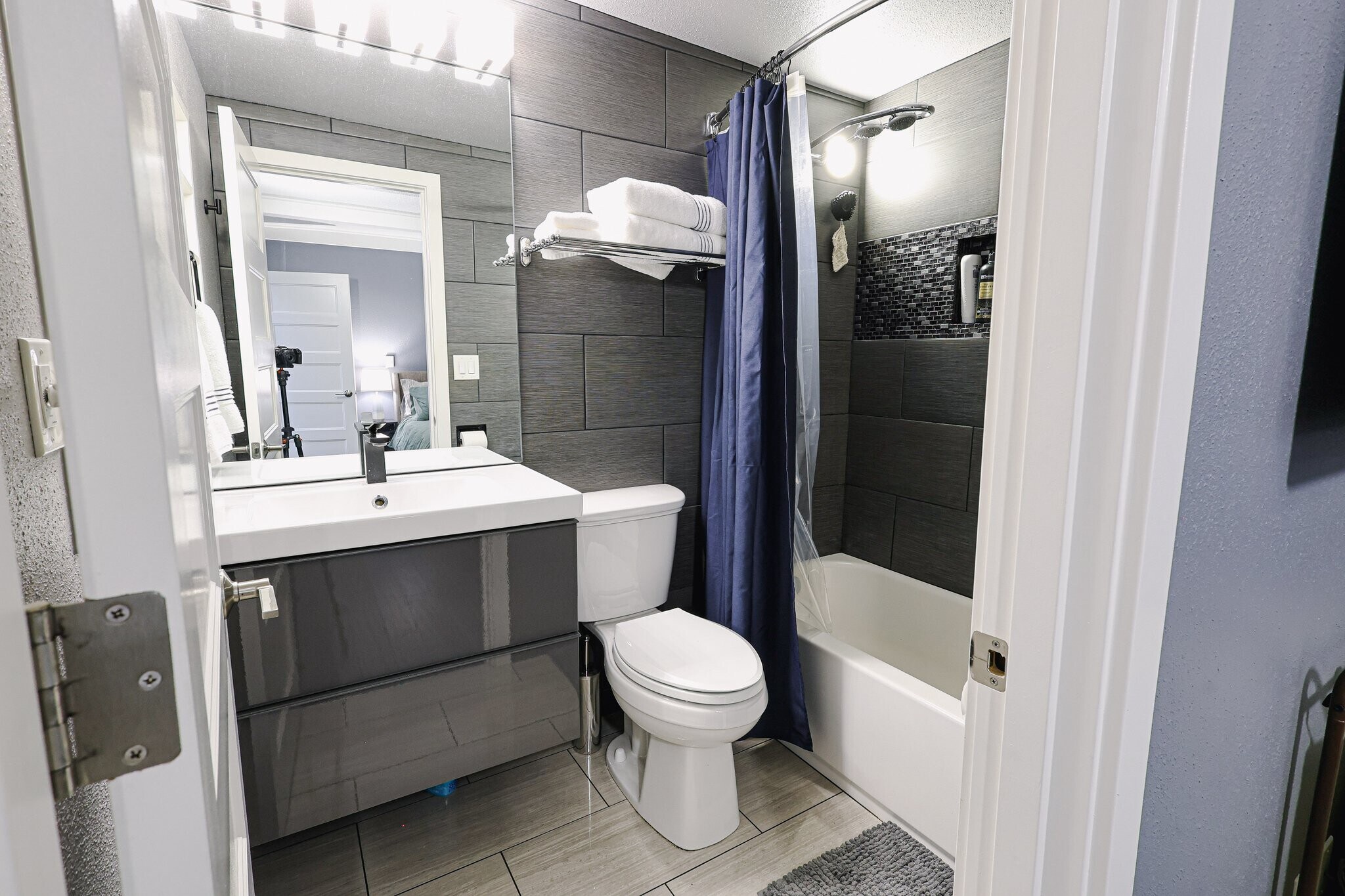 Building Photo - 18912 46th Ave S