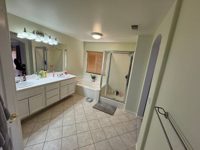 Building Photo - 40123 Vista Ridge Dr