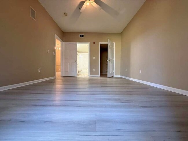 Building Photo - 14226 Fredricksburg Dr