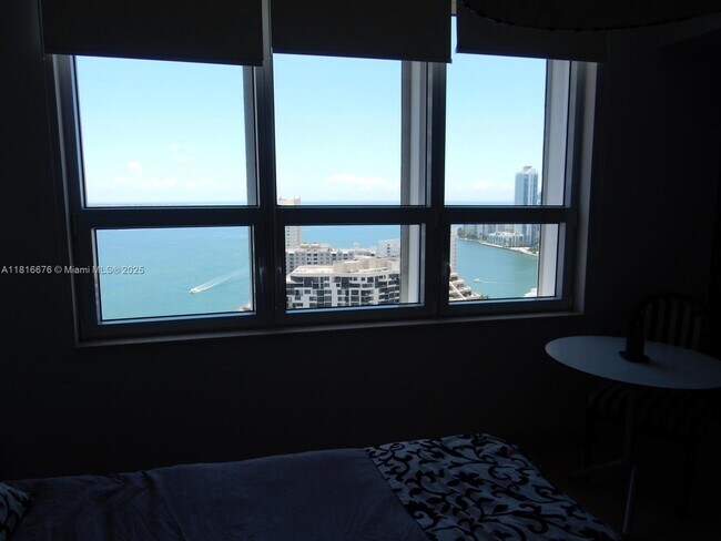 Building Photo - 848 Brickell Key Dr
