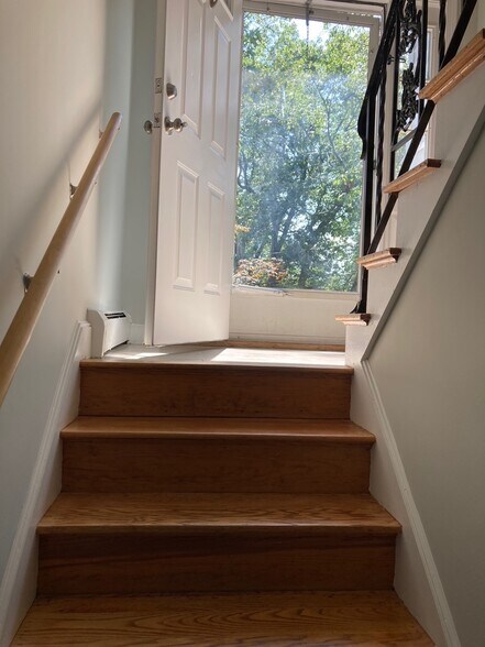 Building Photo - 271 Ridge St