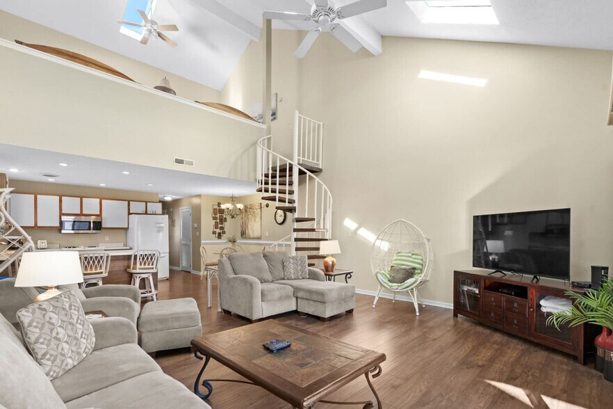 Primary Photo - 1908 Hwy 17 S