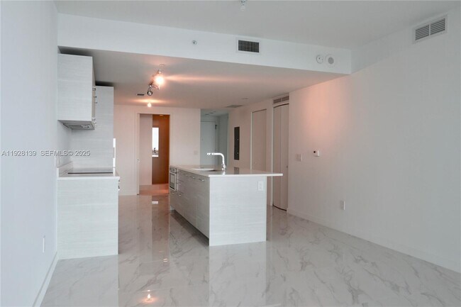 Building Photo - 650 NE 32nd St