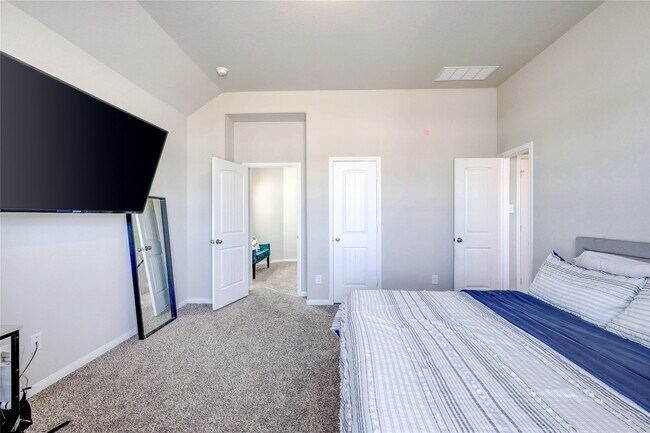 Building Photo - 22103 Regal Heights Dr