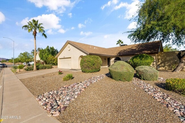 Building Photo - 2735 N Diego Cir