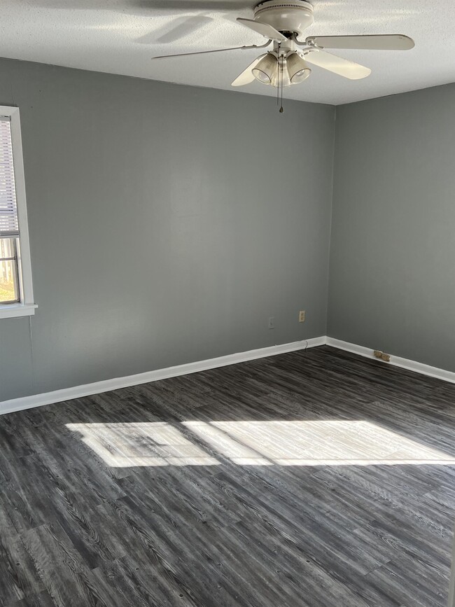 Building Photo - 2314 Lily Dr