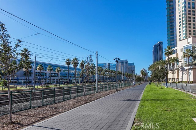 Building Photo - 525 N 11th Ave