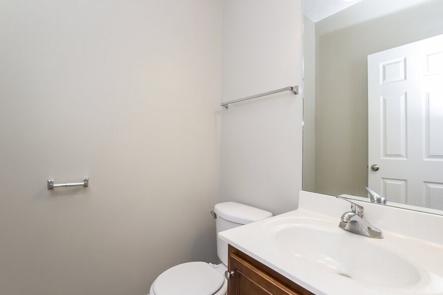 Building Photo - 206 Providence Rd