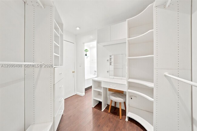 Building Photo - 15425 N Miami Ave