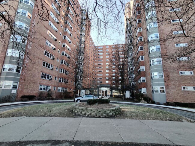Building Photo - 4980 N Marine Dr