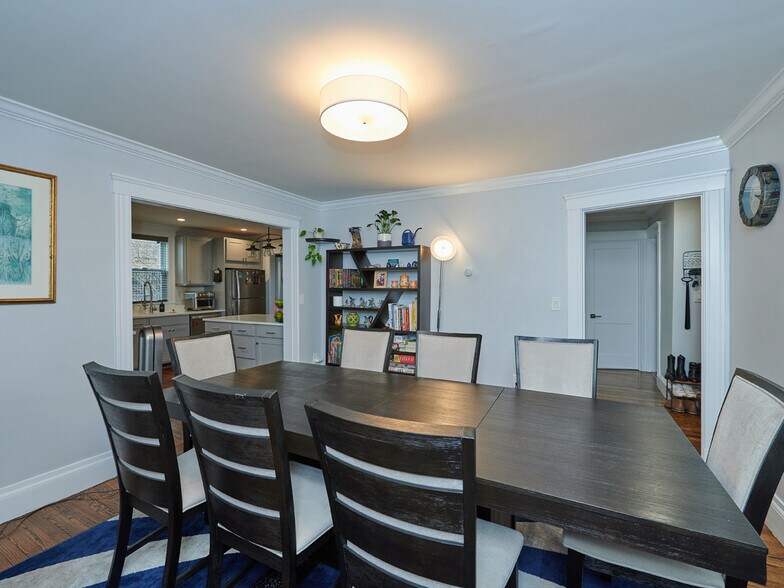 Building Photo - 543 Hyde Park Ave