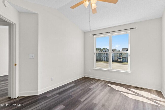 Building Photo - 321 S Kerr Ave