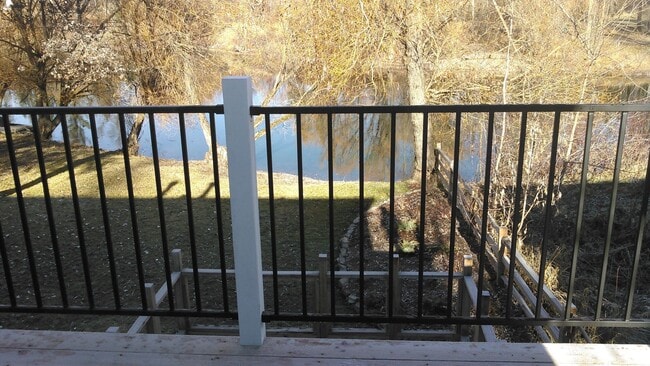 Building Photo - Great spot on Whitefish River