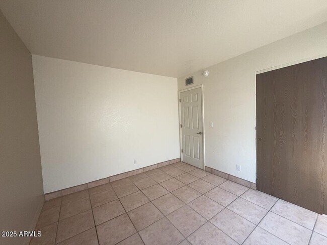 Building Photo - 4301 Ave Palermo