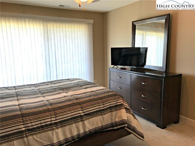 Building Photo - 155 Birkdale Ct