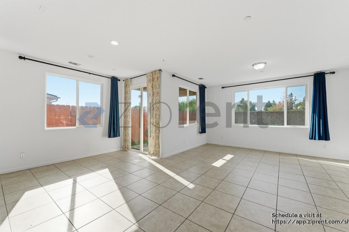 Building Photo - 4607 N Casey Ave