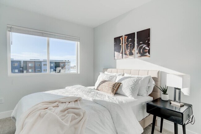 Building Photo - 5242 Fallon St