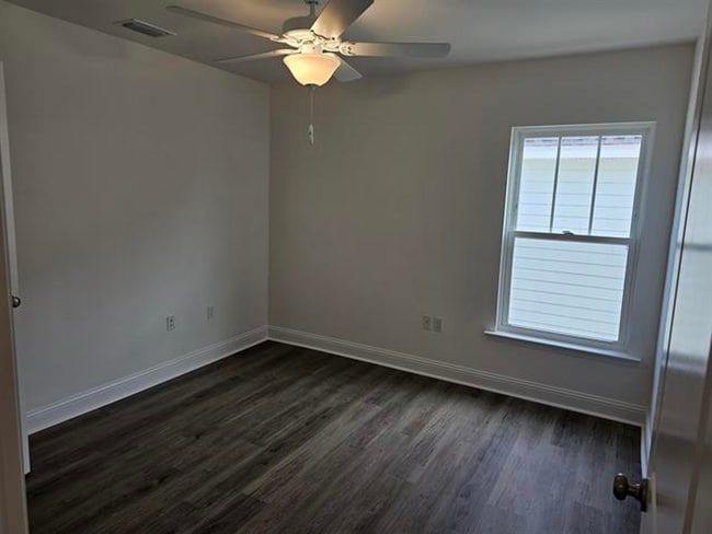 Building Photo - Newer Construciton Home In Canopy - Next T...