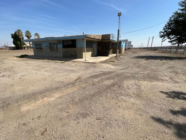 Building Photo - South Bakersfield Home