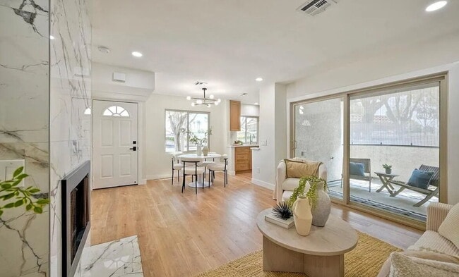 Building Photo - Stunning corner-unit condo in prime West M...