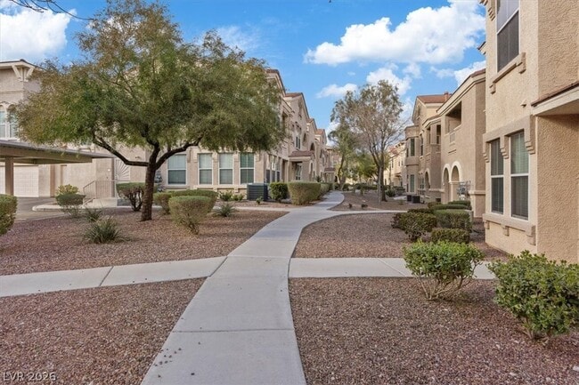 Building Photo - 10550 W Alexander Rd