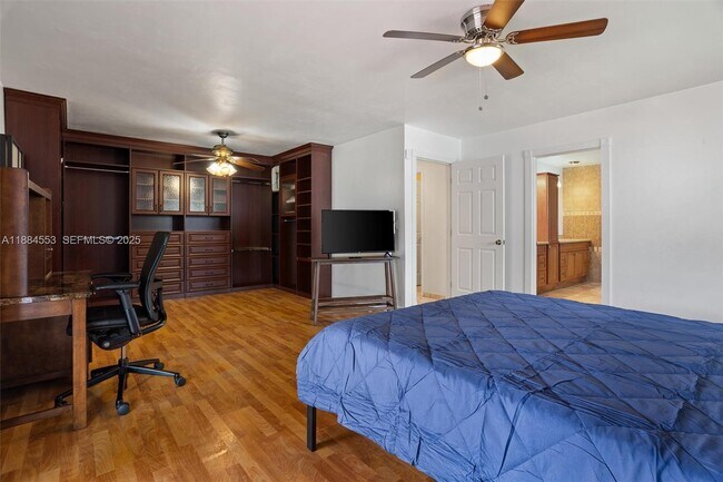 Building Photo - 9031 N New River Canal Rd