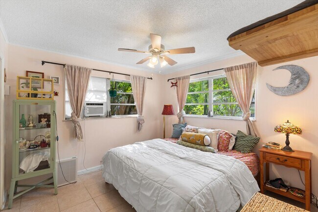 Building Photo - Charming 2-Bedroom Home for Rent in Big Pine Key