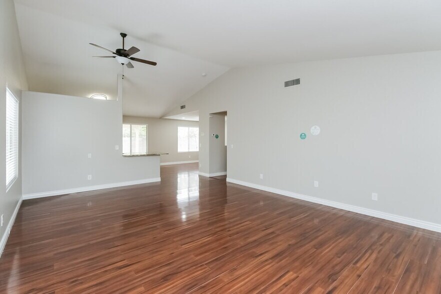 Building Photo - 670 N Exeter St