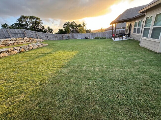 Building Photo - Nestled in the highly sought-after Scenic ...