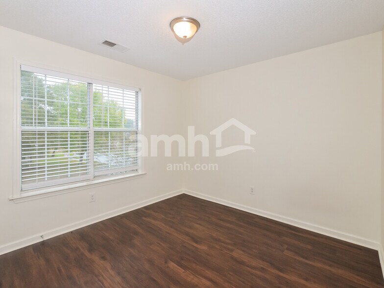 Building Photo - 1315 Chatman Cove