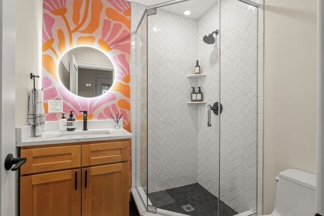 Building Photo - 753 E Broadway