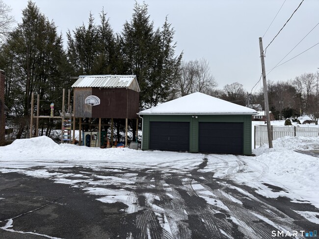 Building Photo - 415 Litchfield St