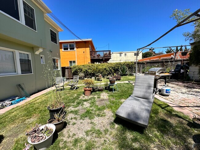 Building Photo - 778 61st St