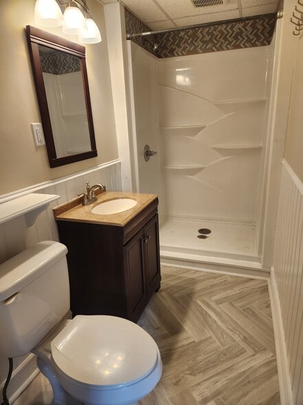 bathroom - 204 N Champlain St