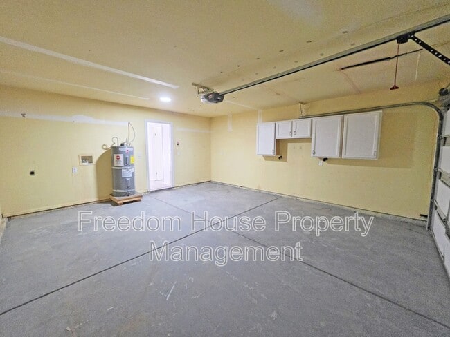 Building Photo - 670 Bourbon St