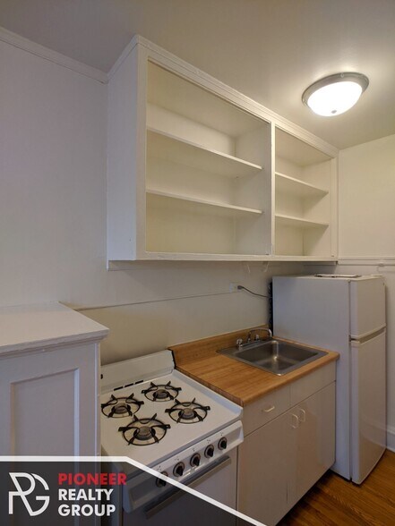 Building Photo - 4635 N Paulina St