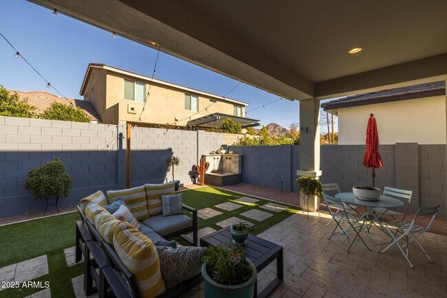 Building Photo - 1336 E Sierra Vis Dr