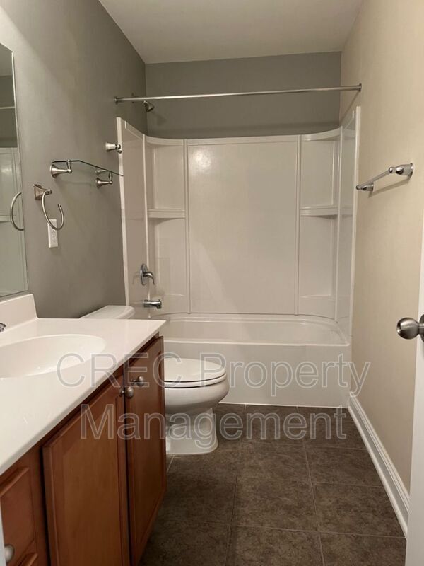 Building Photo - 3639 Bagley Dr