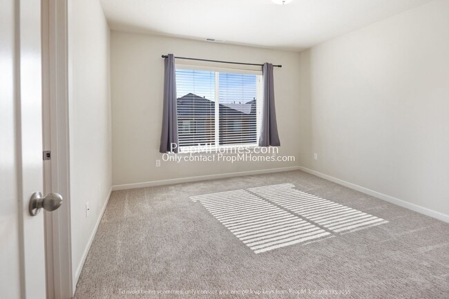 Building Photo - 441 NE Tork Pl